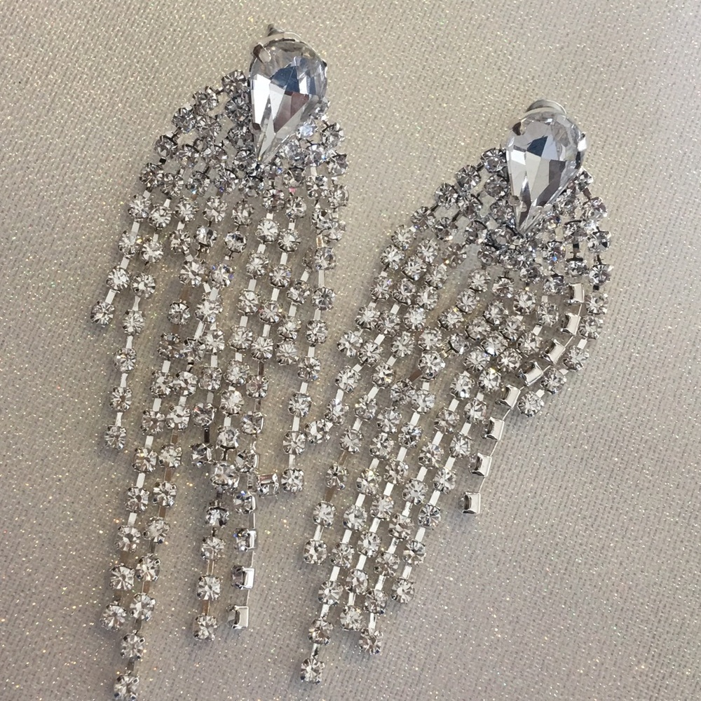 Tier drop rhinestone earrings